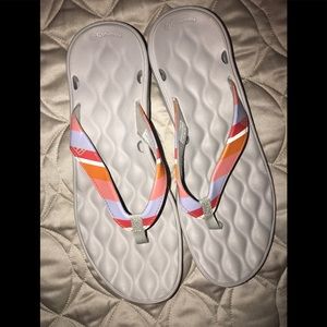 COLUMBIA TECHLITE THONG SANDALS SIZE 8